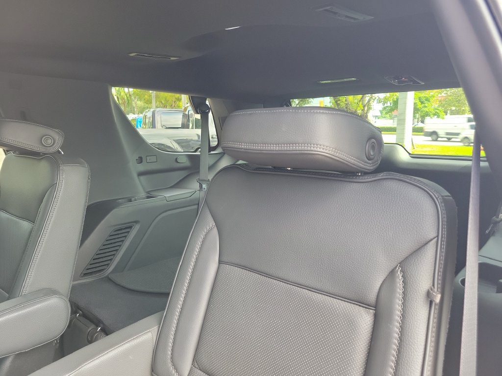 Used 2021 GMC Yukon Denali w/ Denali Premium Package RWD image 14