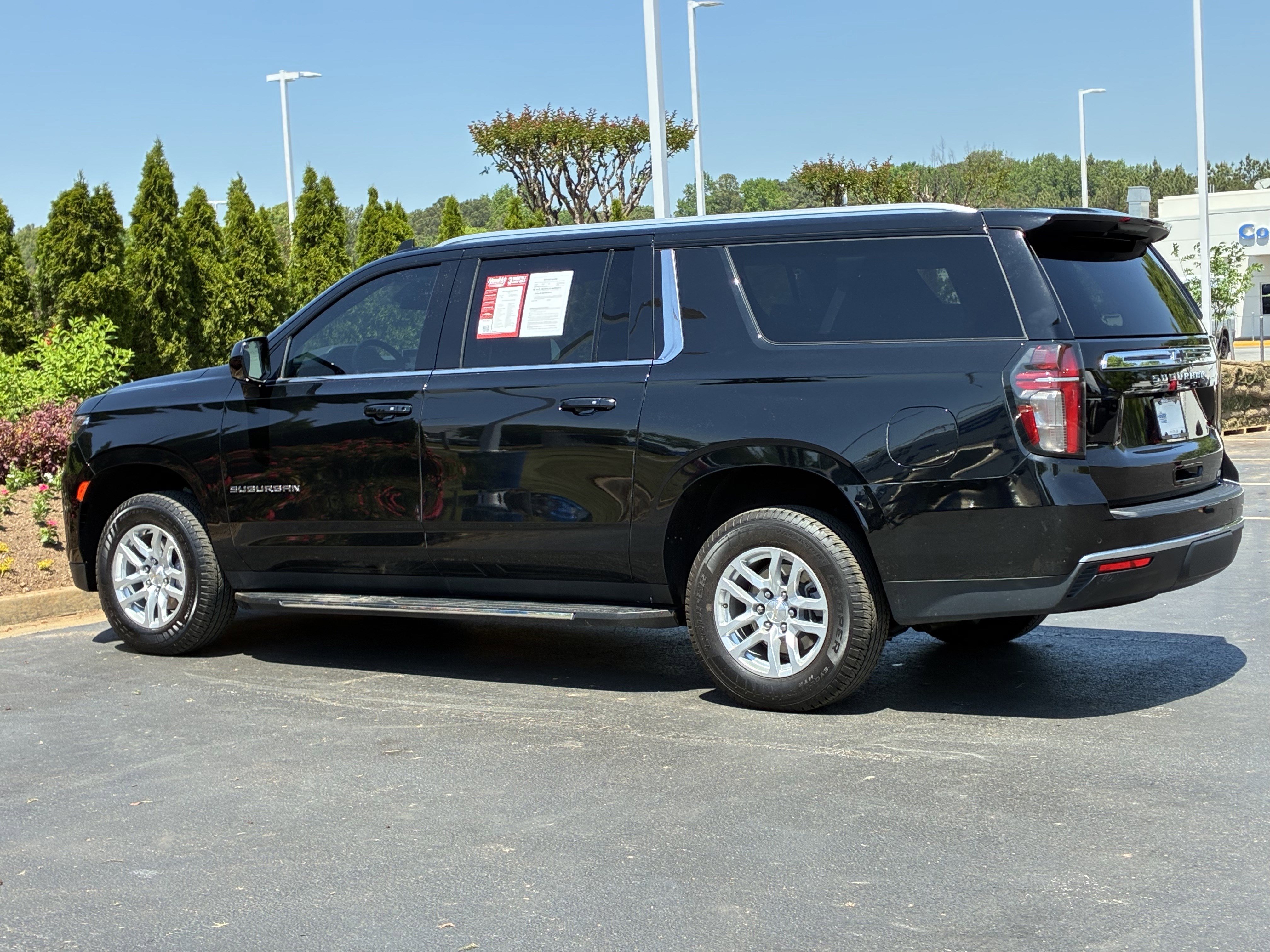 Used 2023 Chevrolet Suburban LT RWD image 9
