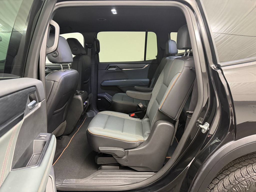 Used 2025 GMC Acadia AT4 AWD/4WD image 25
