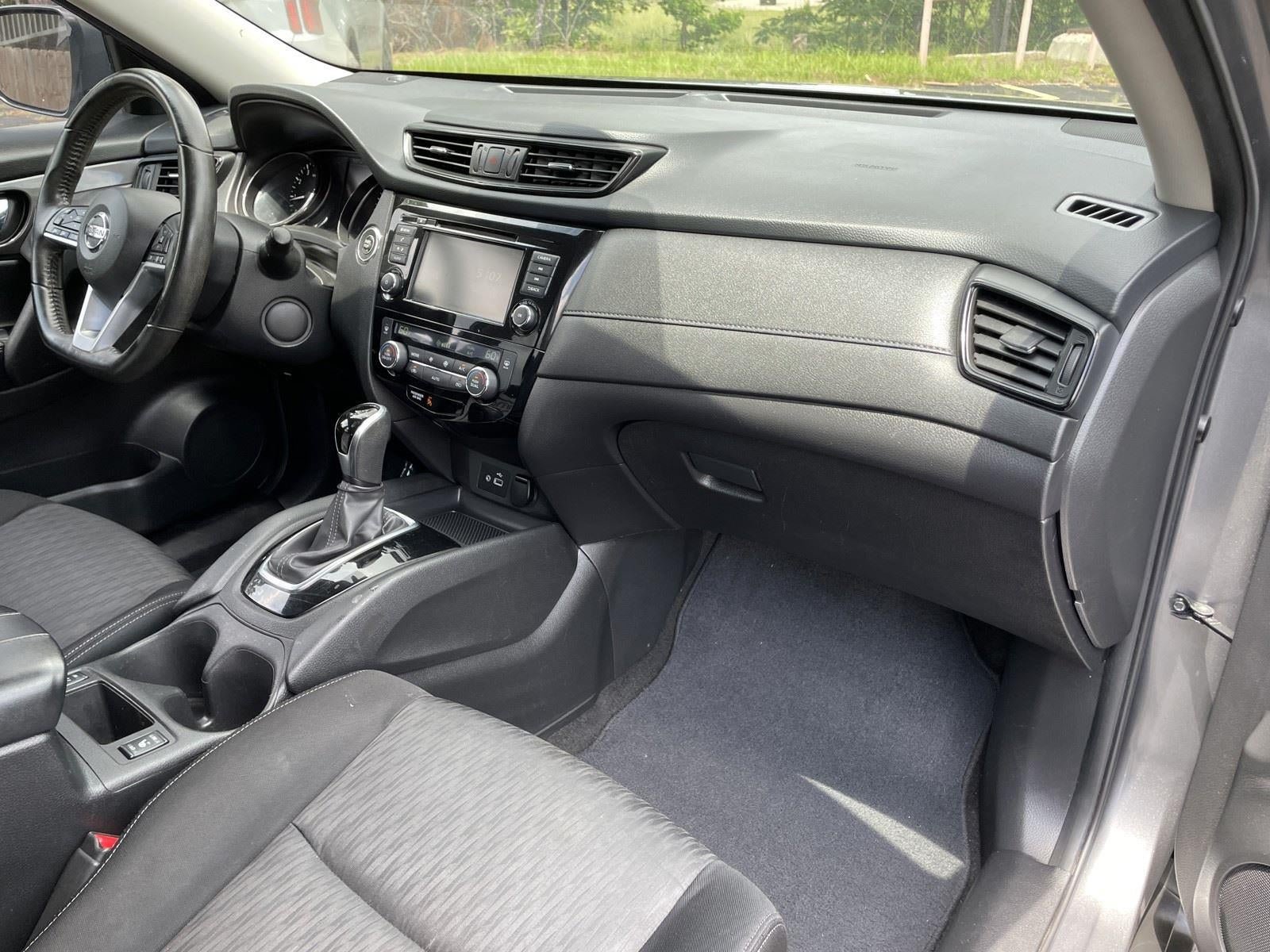 Used 2019 Nissan Rogue SV FWD image 46