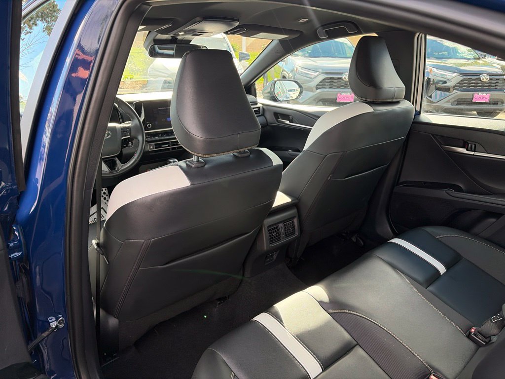 Used 2025 Toyota Camry SE FWD image 19