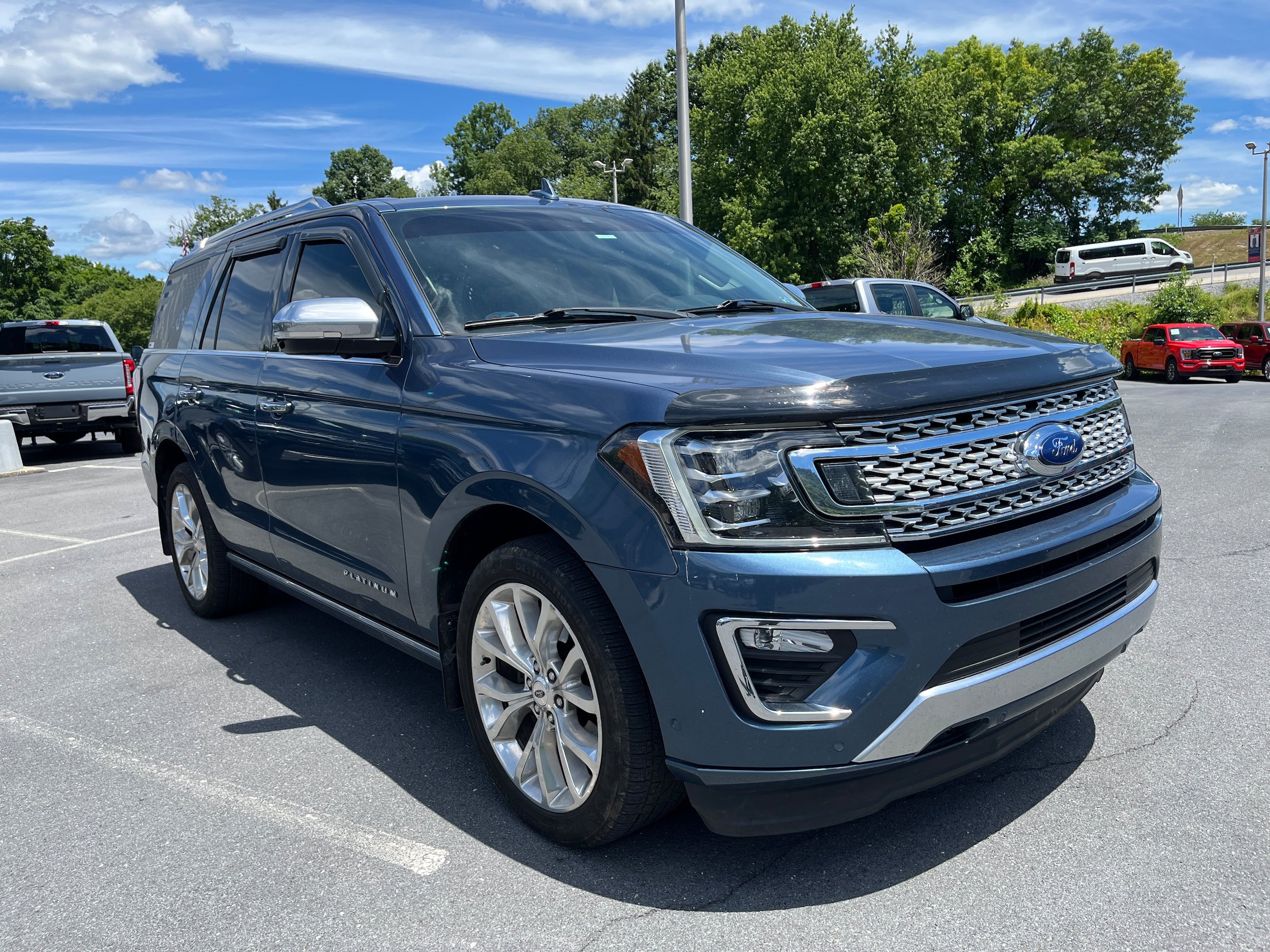 Used 2019 Ford Expedition Platinum AWD/4WD image 4