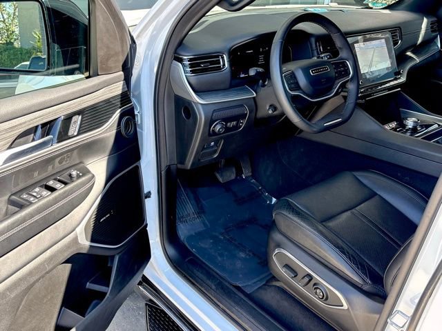 Used 2023 Jeep Wagoneer L Series II image 11