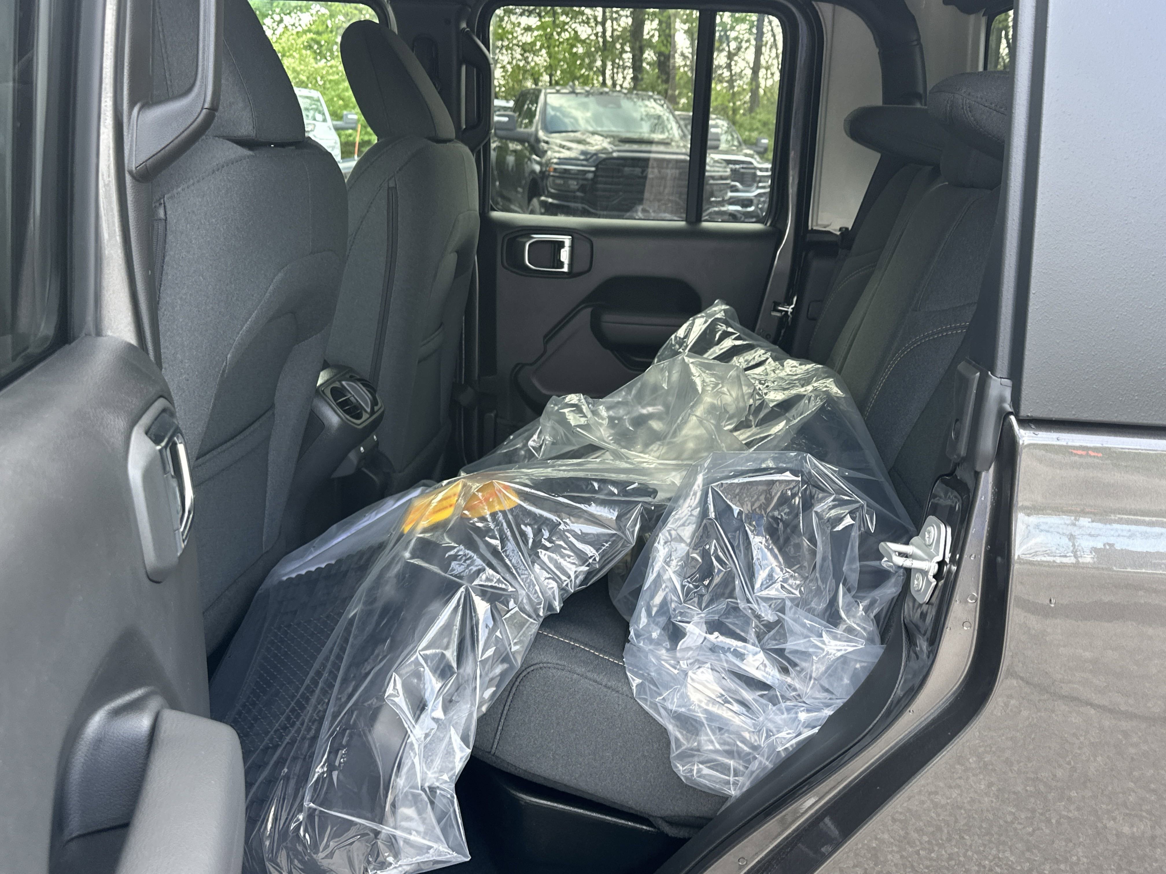 New 2025 Jeep Gladiator Sport image 30