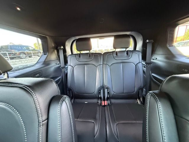 New 2025 Jeep Grand Cherokee L Limited w/ Luxury Tech Group II RWD image 20