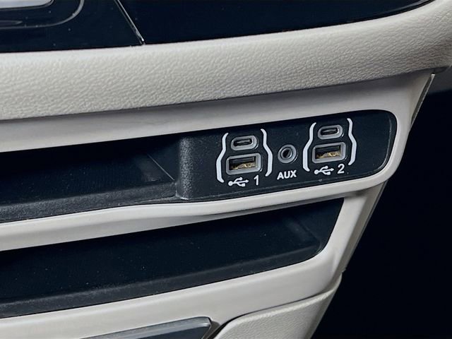 Used 2024 Chrysler Pacifica Touring-L FWD image 20