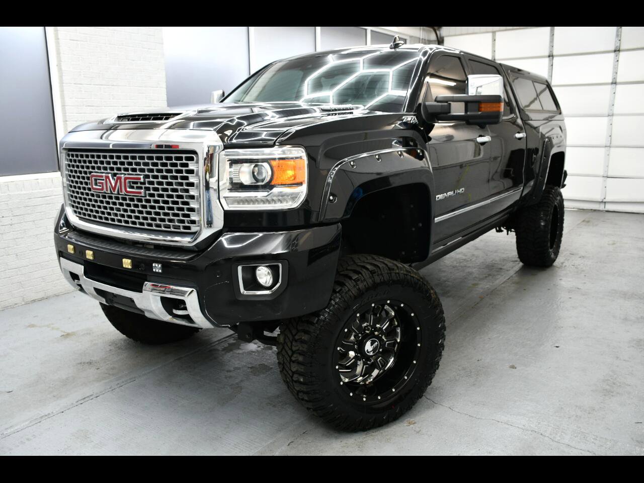 Used 2017 GMC Sierra 2500 Denali w/ Duramax Plus Package image 1