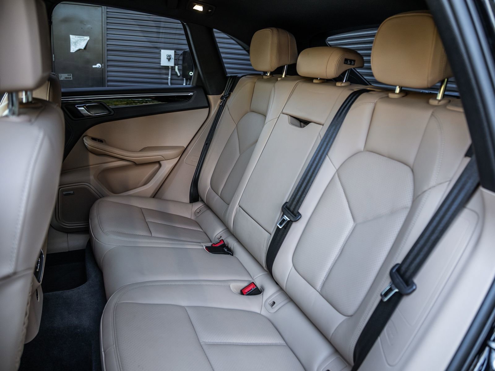 Certified 2022 Porsche Macan image 14