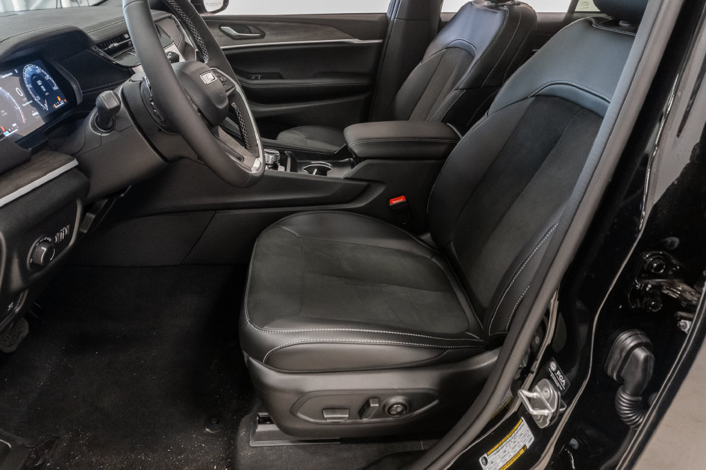 New 2026 Jeep Grand Cherokee Altitude AWD/4WD image 11