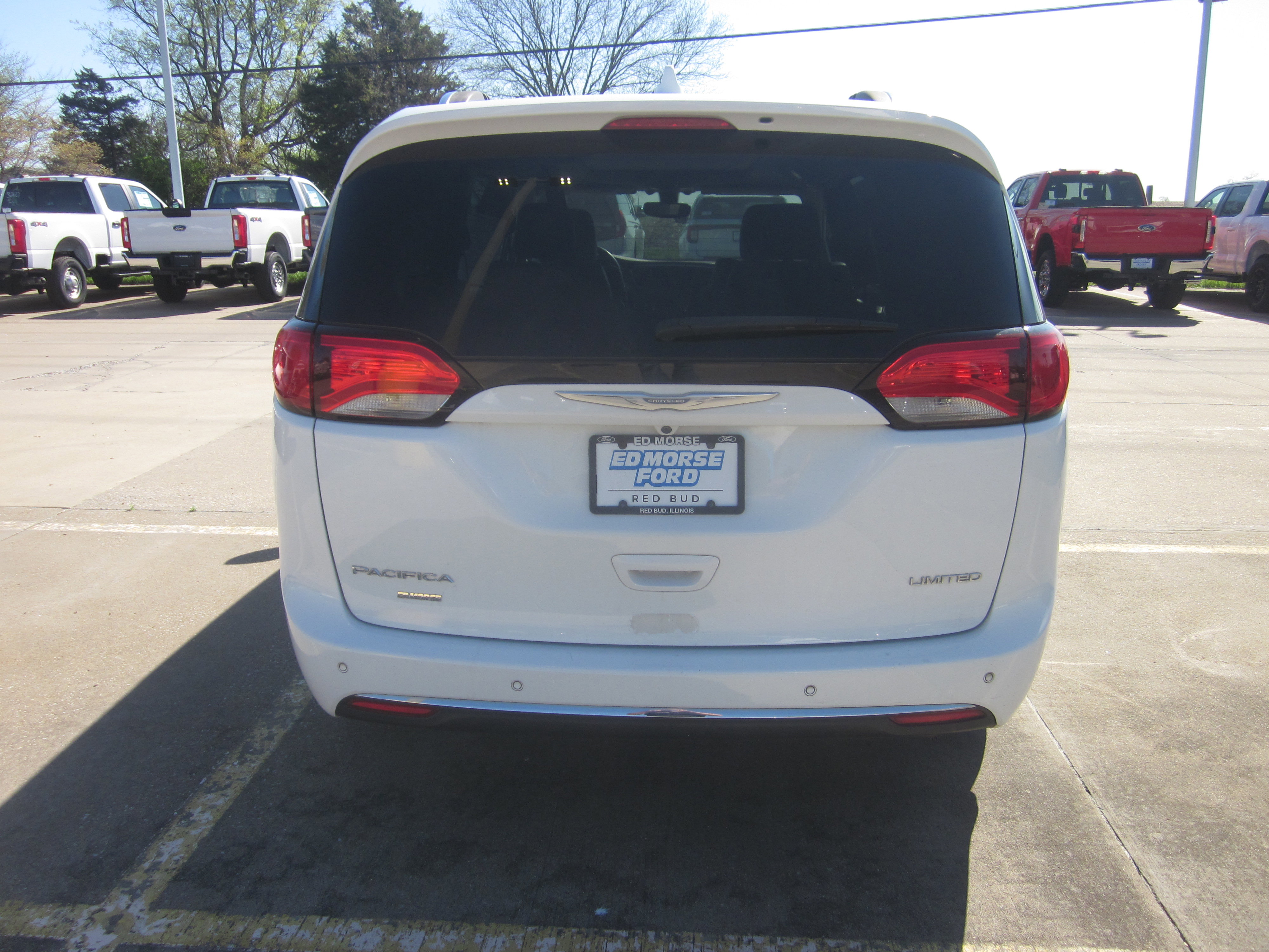 Used 2018 Chrysler Pacifica Limited image 5