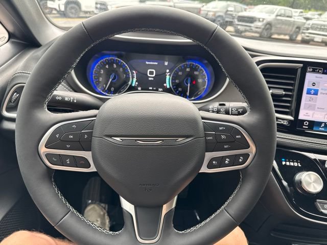 Used 2027 Chrysler Pacifica Select AWD/4WD image 33