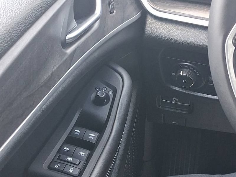 Used 2023 Jeep Grand Cherokee L Limited w/ Black Appearance Package AWD/4WD image 10