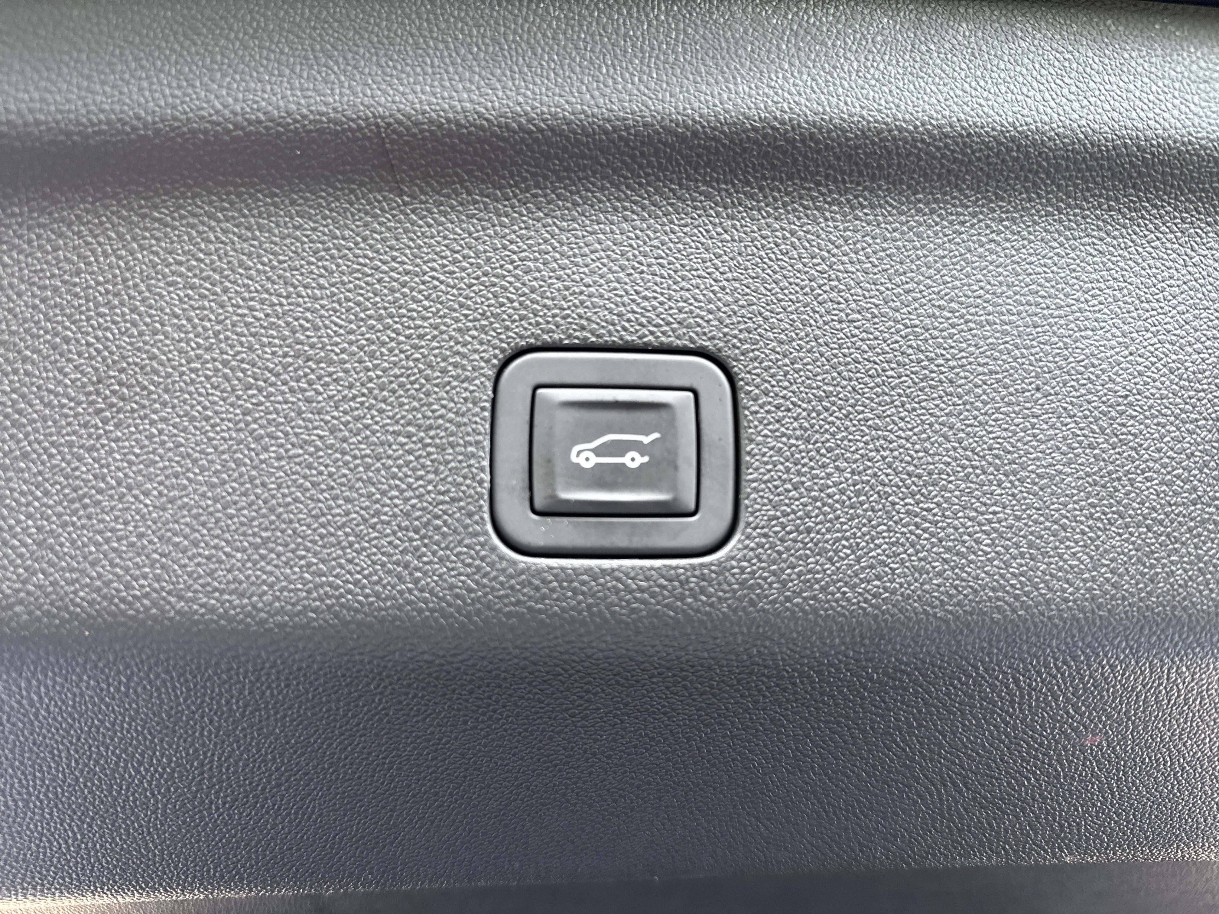 Used 2025 Chevrolet Tahoe High Country AWD/4WD image 37