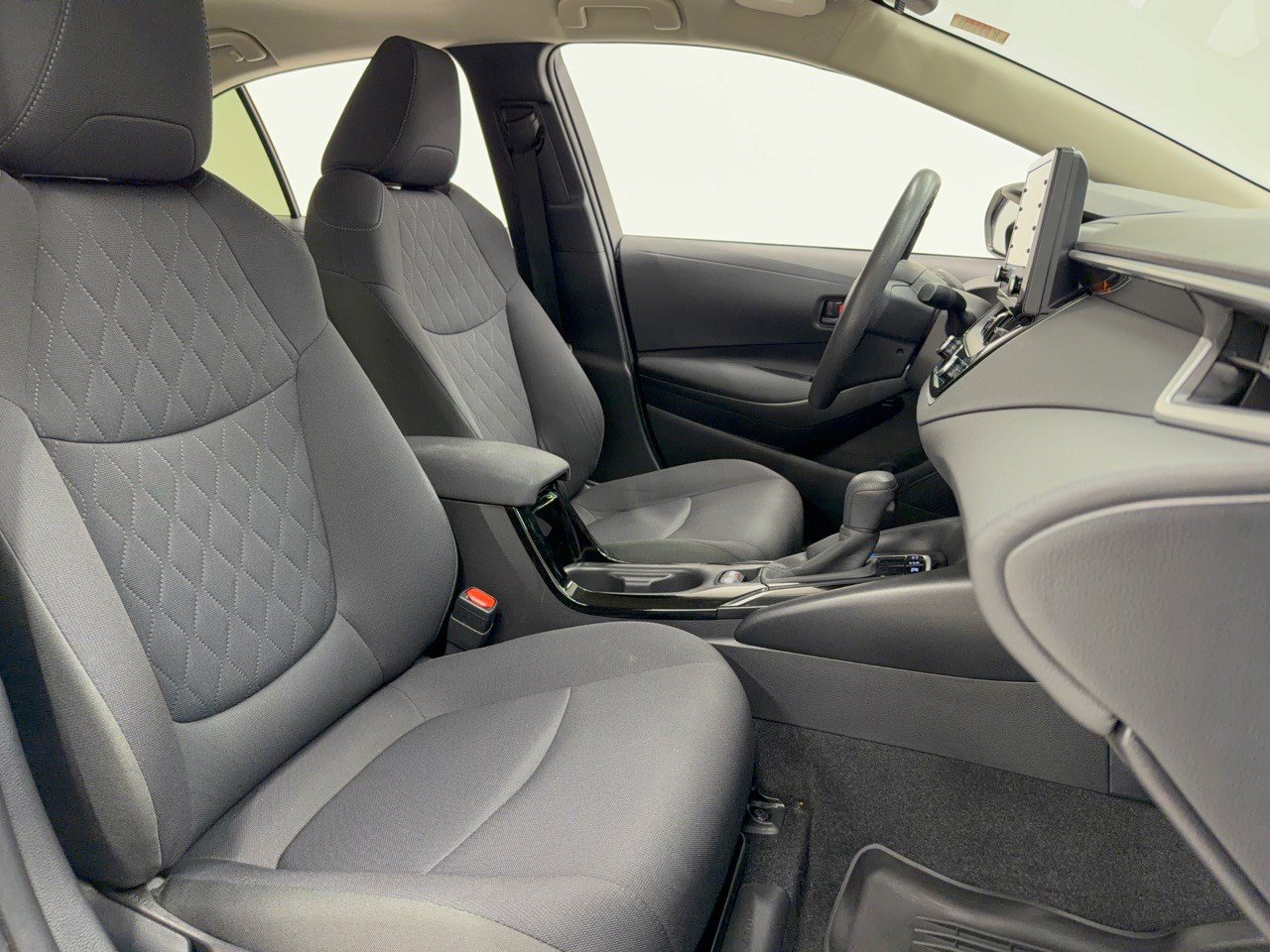 Used 2022 Toyota Corolla LE FWD image 30