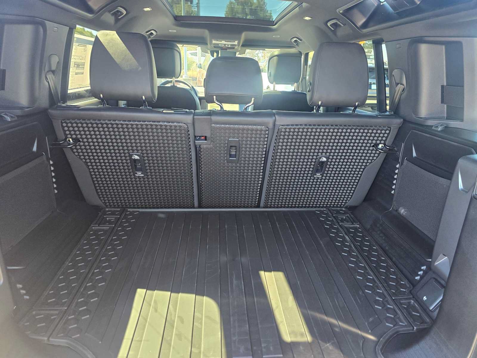 New 2026 Land Rover Defender 110 X-Dynamic SE AWD/4WD image 14