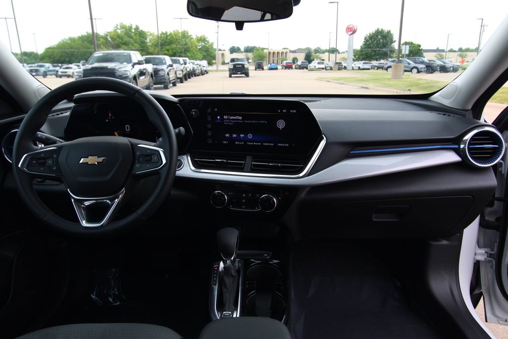 Used 2024 Chevrolet Trax LT w/ Driver Confidence Package FWD image 38