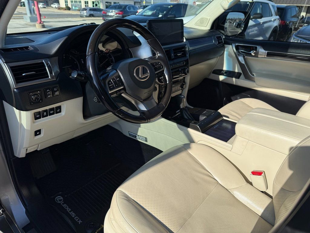 Used 2022 Lexus GX 460 Luxury w/ Off Road Package AWD/4WD image 26