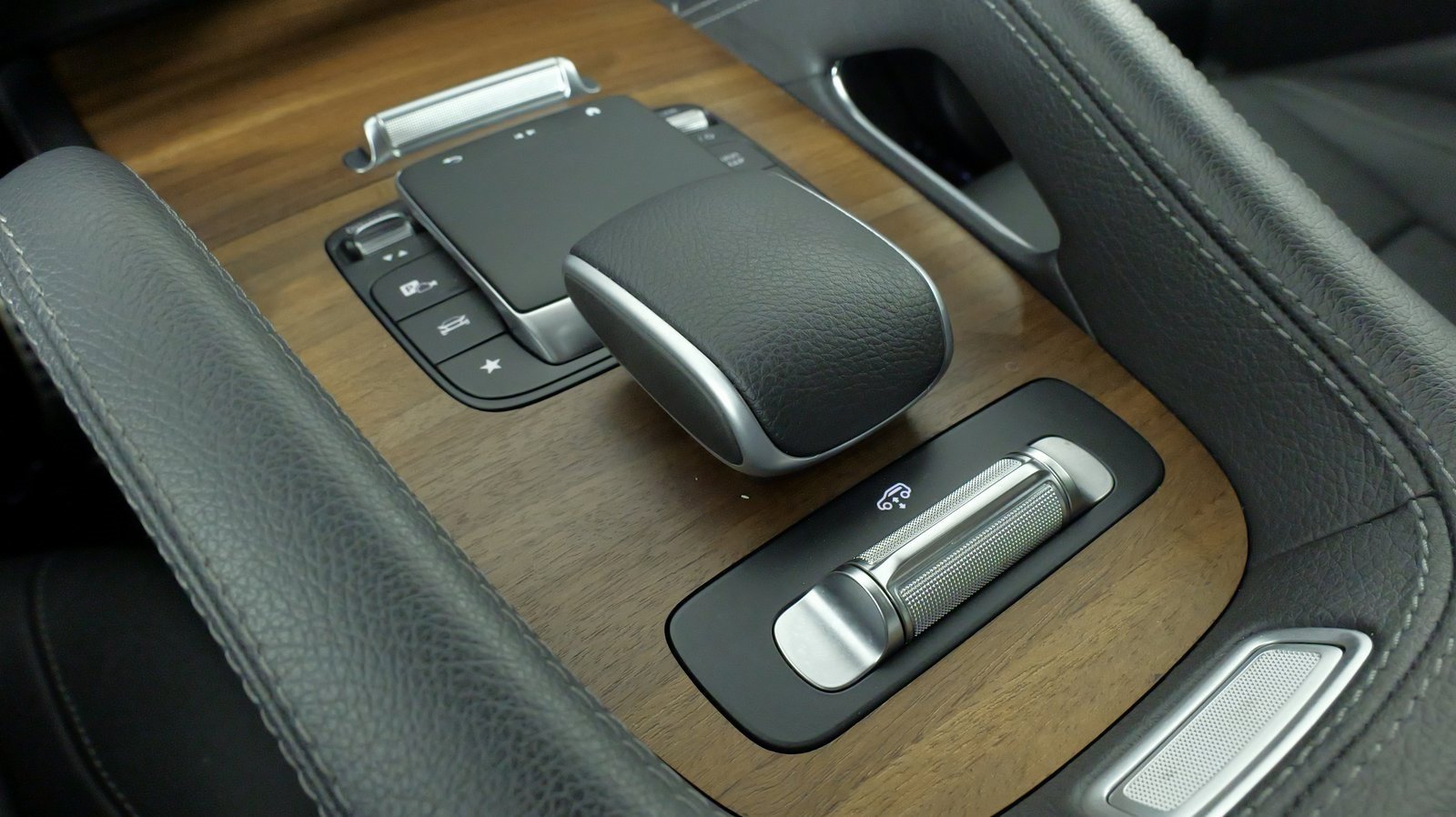 Used 2024 Mercedes-Benz GLS 450 4MATIC w/ AMG Line Exterior image 70