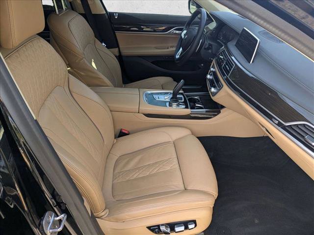 Used 2022 BMW 740i image 22