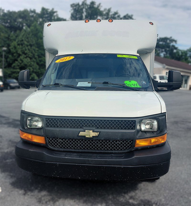 Used 2017 Chevrolet Express 4500 image 3