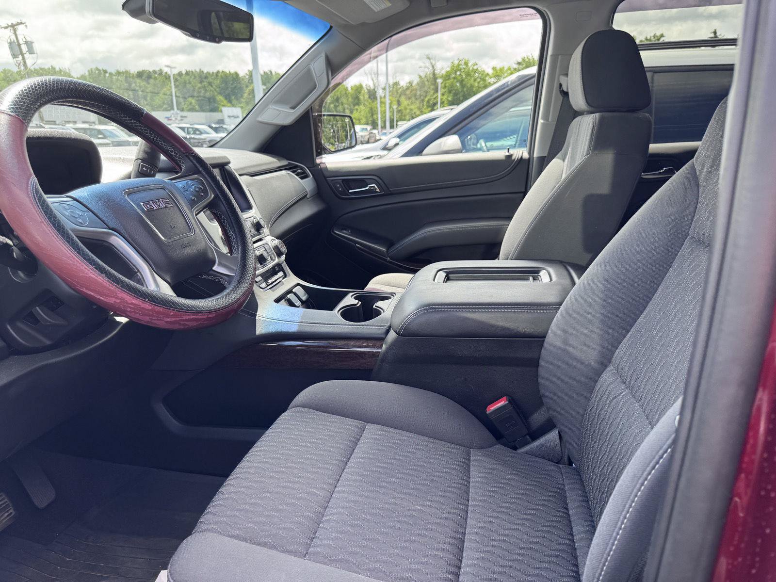 Used 2020 GMC Yukon SLE AWD/4WD image 9