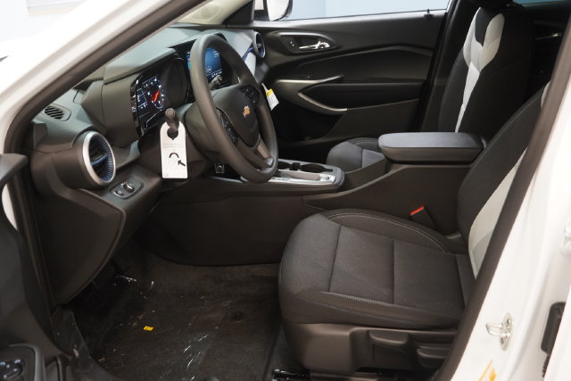 New 2026 Chevrolet Trax LS w/ LS Convenience Package FWD image 5