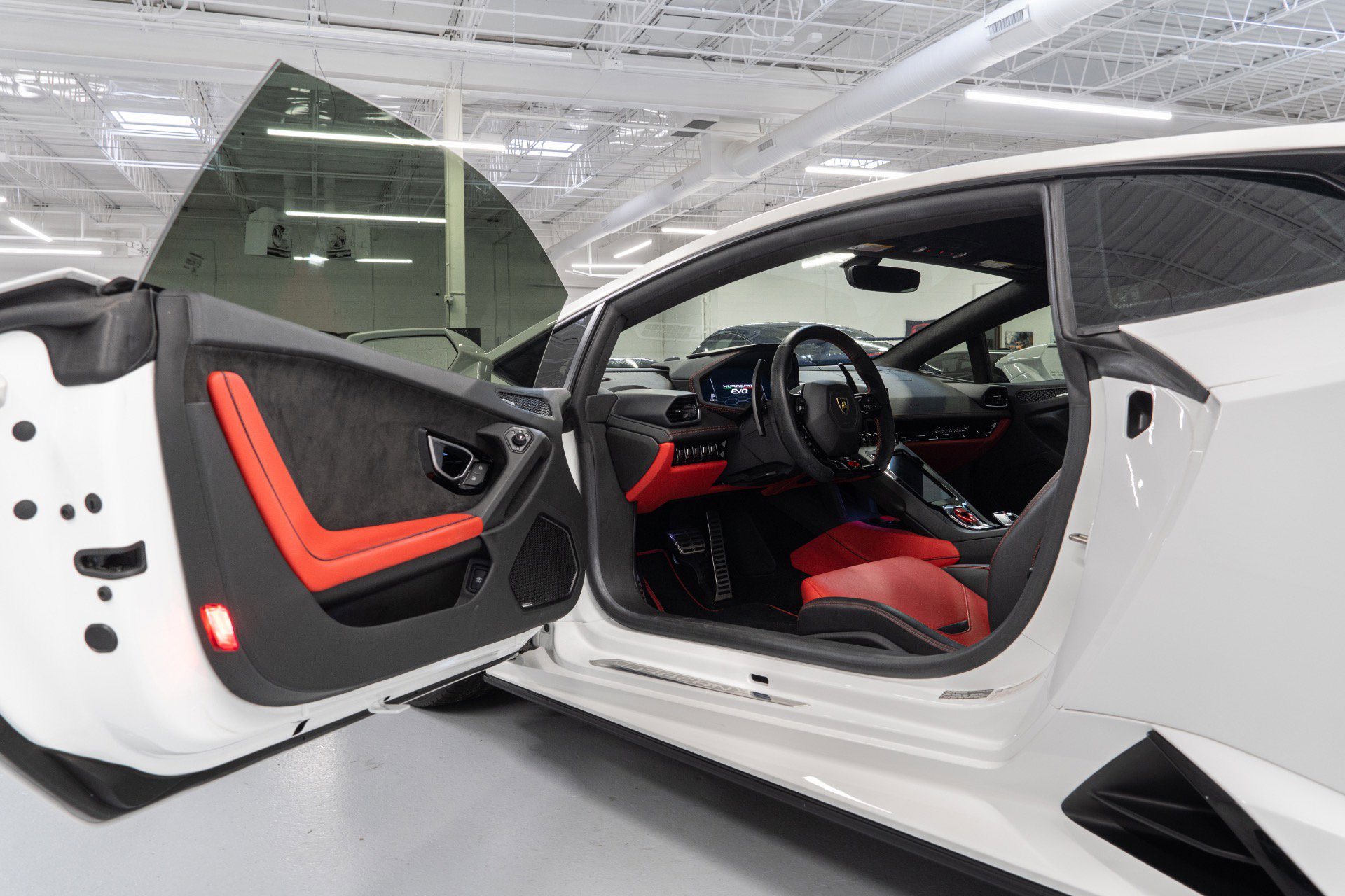 Used 2020 Lamborghini Huracan EVO image 12