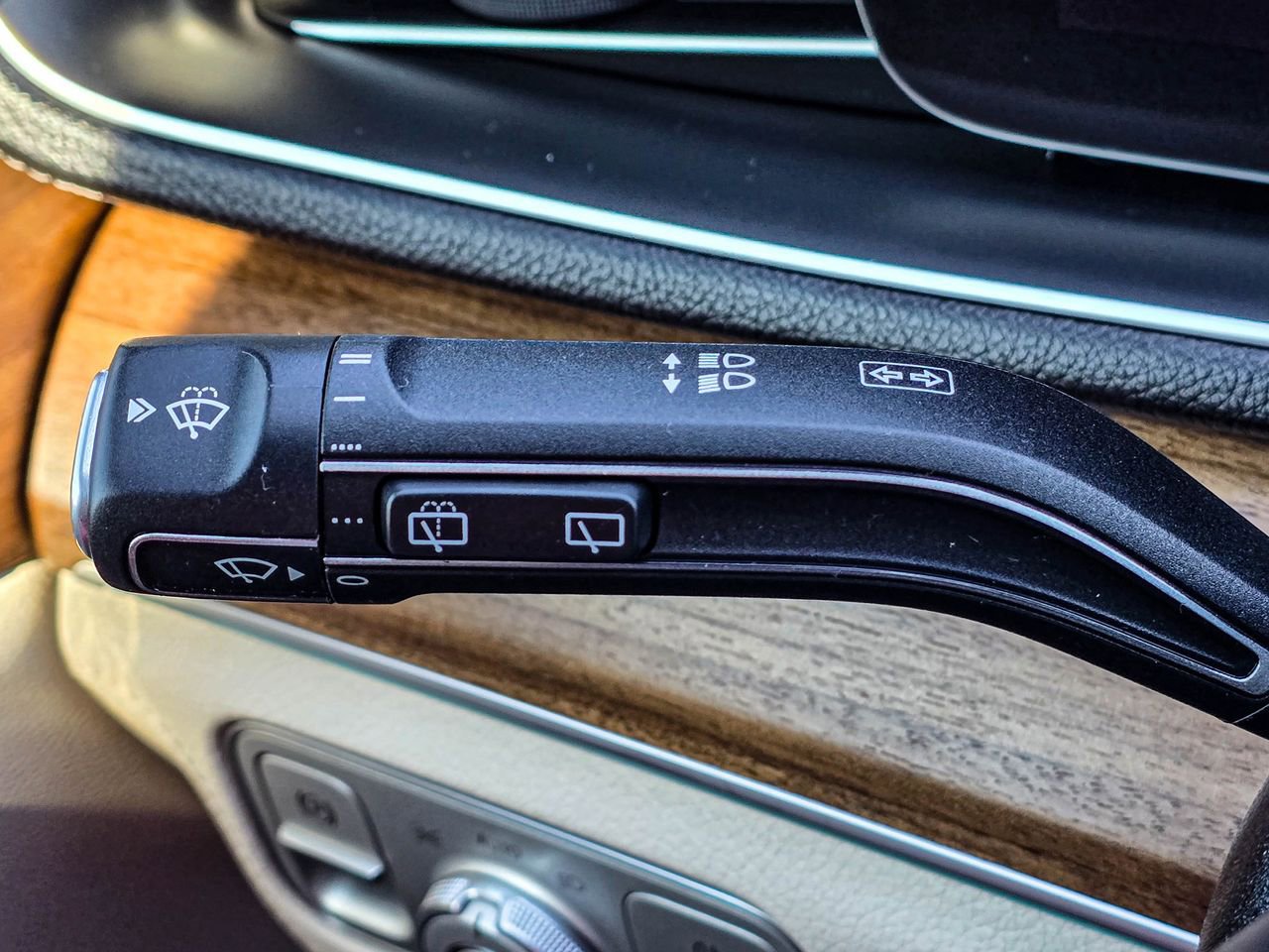 Used 2024 Mercedes-Benz GLS 450 4MATIC image 25