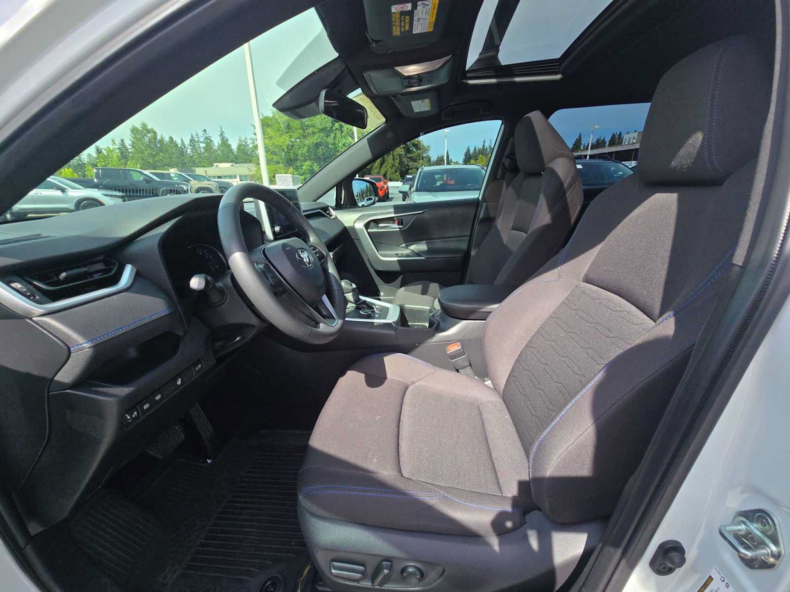 Used 2023 Toyota RAV4 SE w/ Convenience Package AWD/4WD image 21