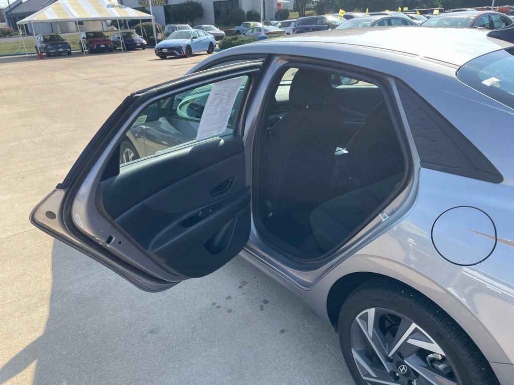 Used 2025 Hyundai Elantra Sport w/ Cargo Package FWD image 13