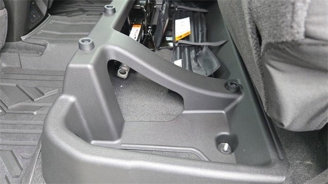 New 2026 GMC Canyon Elevation w/ Convenience Package image 21