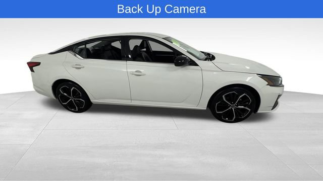 Used 2024 Nissan Altima 2.5 SR FWD image 2