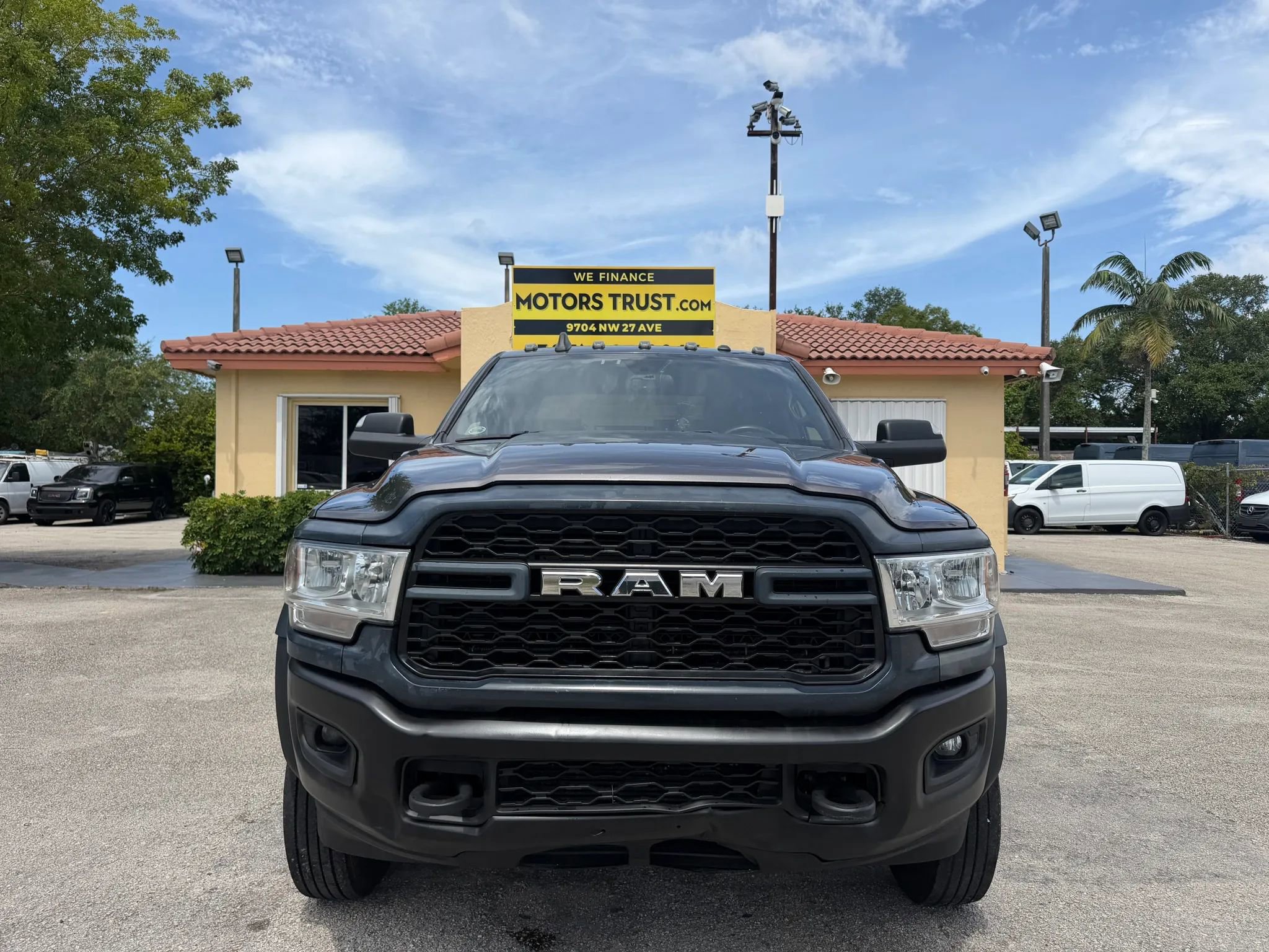 Used 2022 RAM 4500 Tradesman w/ Chrome Appearance Group RWD image 8