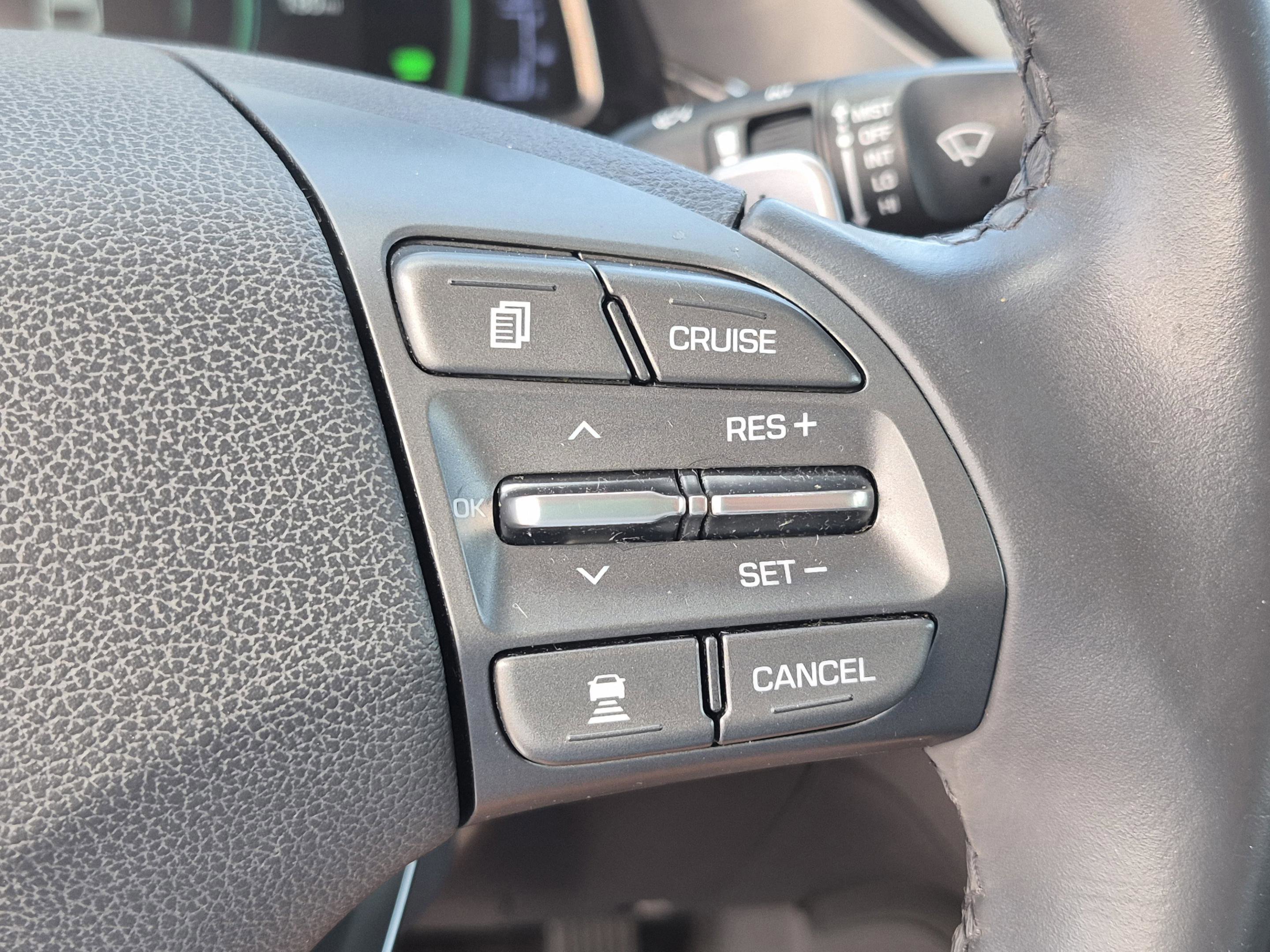 Used 2020 Hyundai Ioniq SEL FWD image 29