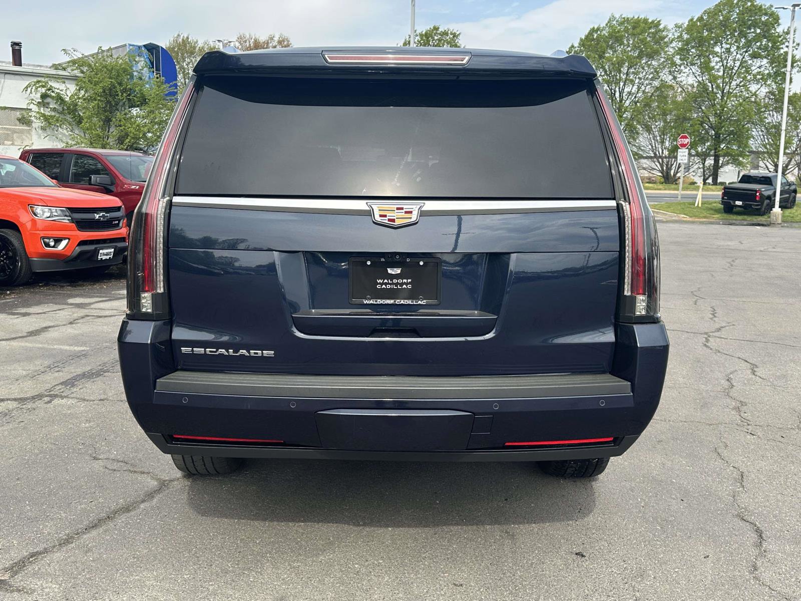 Used 2020 Cadillac Escalade ESV Premium Luxury image 5