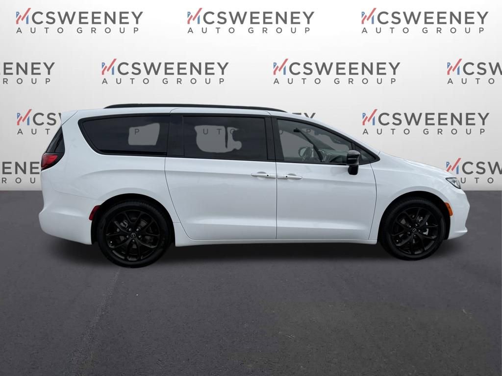 New 2026 Chrysler Pacifica Limited image 6
