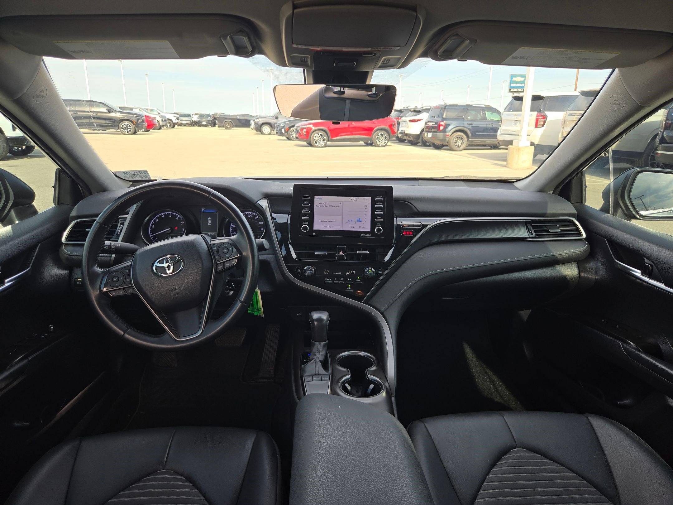 Used 2022 Toyota Camry SE FWD image 15