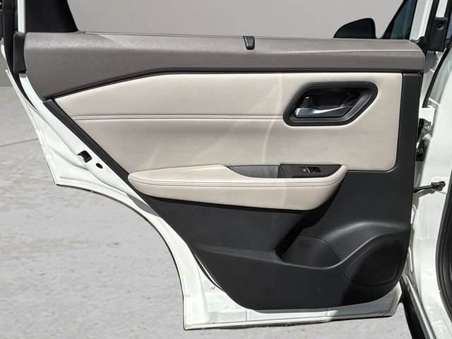 Used 2023 Nissan Rogue SL w/ SL Premium Package FWD image 13