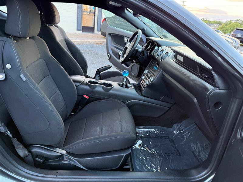 Used 2017 Ford Mustang Coupe RWD image 12