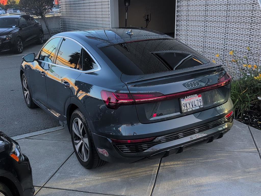 Used 2024 Audi Q8 e-tron Premium Plus image 8