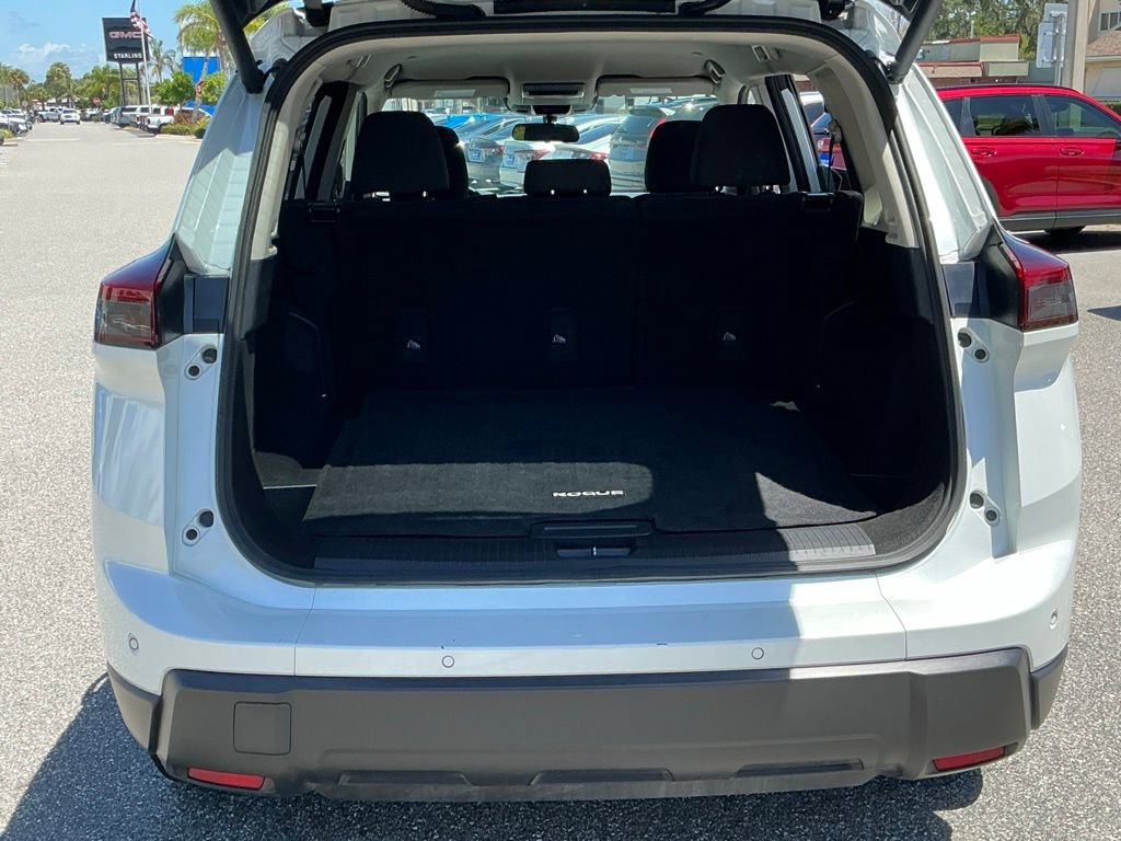Used 2024 Nissan Rogue SV FWD image 18