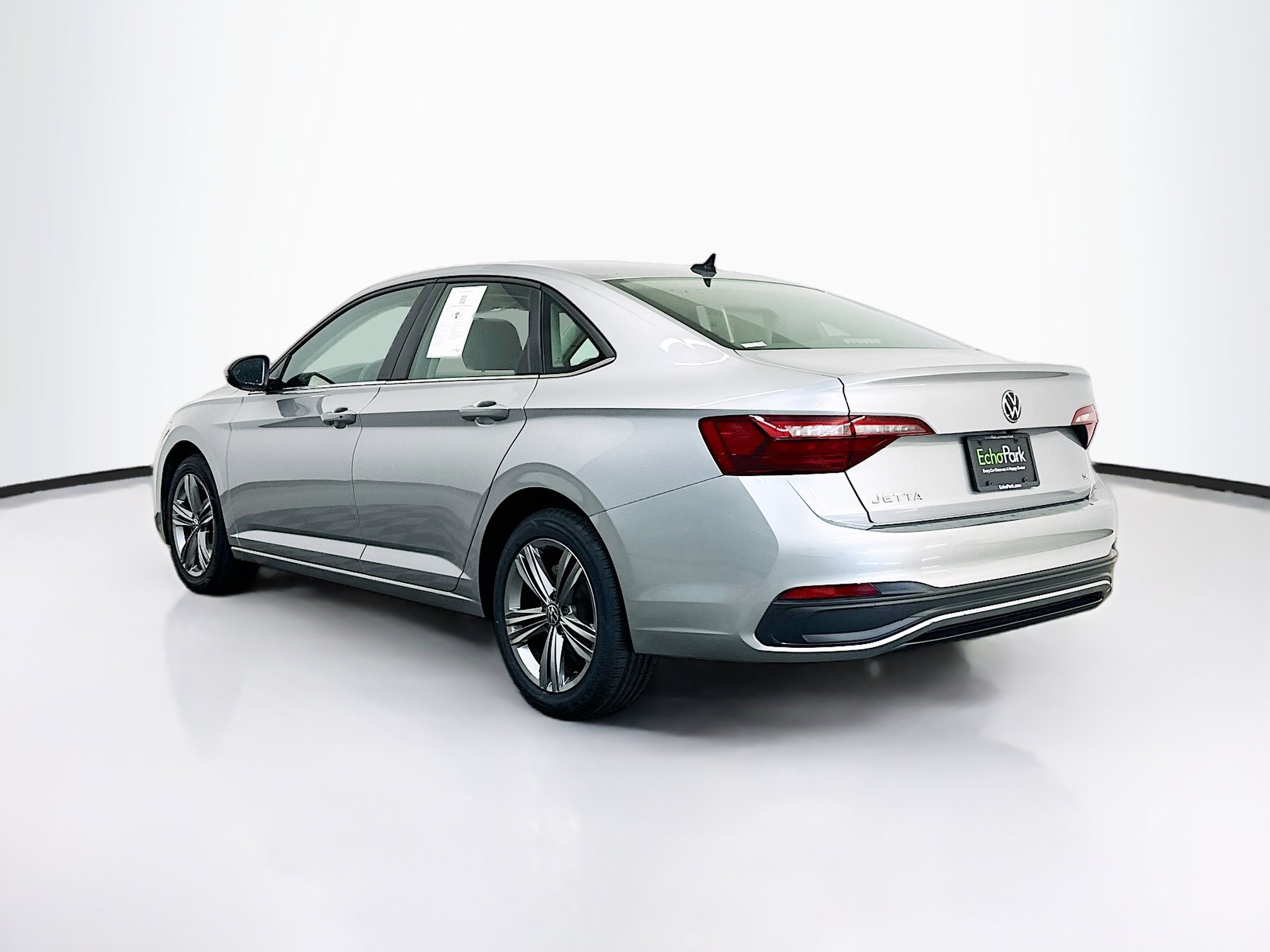 Used 2024 Volkswagen Jetta SE FWD image 5