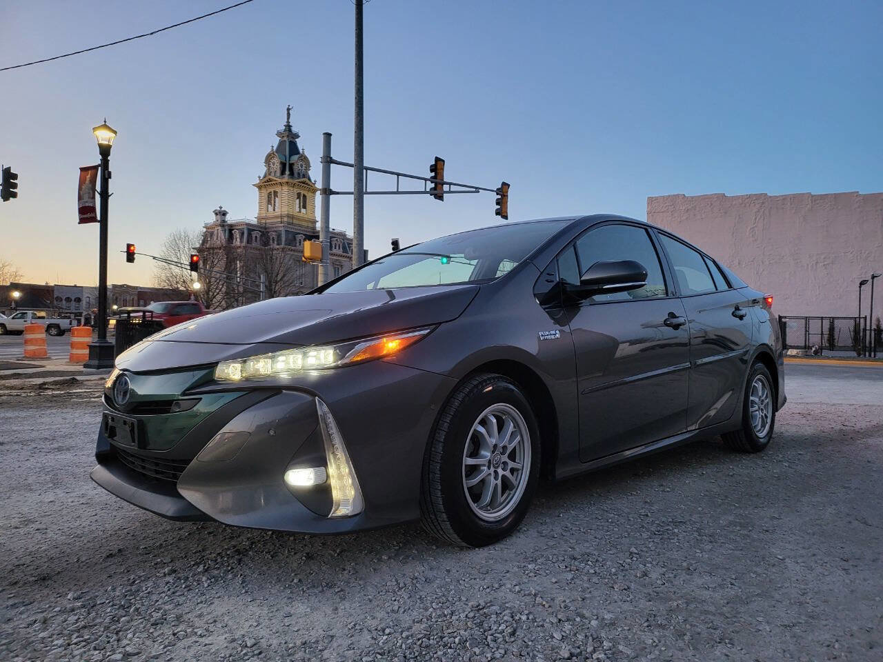 Used 2018 Toyota Prius Prime Advanced image 1