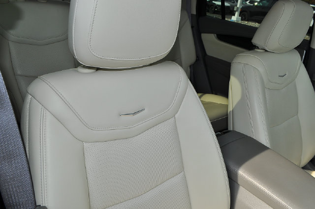 Used 2025 Cadillac XT6 Premium Luxury w/ LPO, Floor Liner Package AWD/4WD image 22