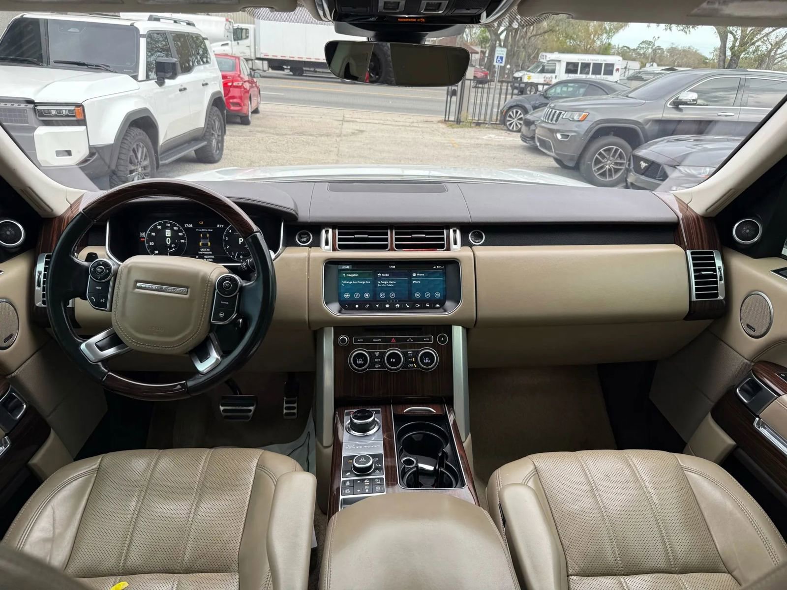 Used 2017 Land Rover Range Rover Long Wheelbase Supercharged image 11
