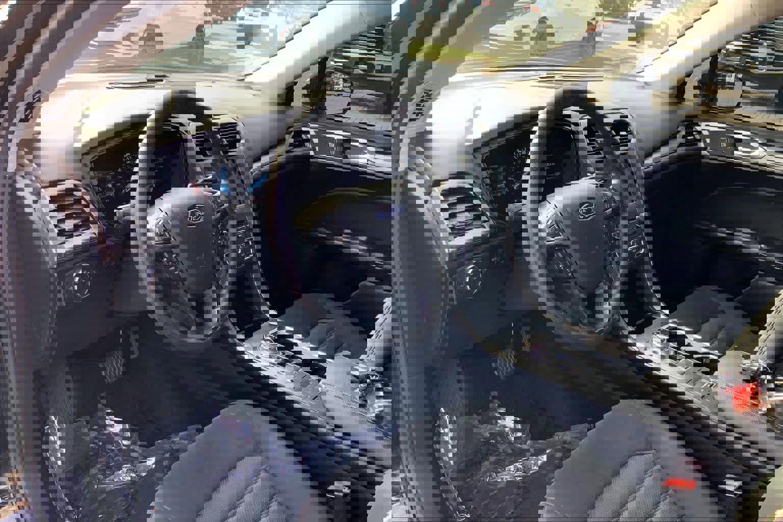 Used 2018 Ford Fusion SE w/ Fusion SE Technology Package image 16