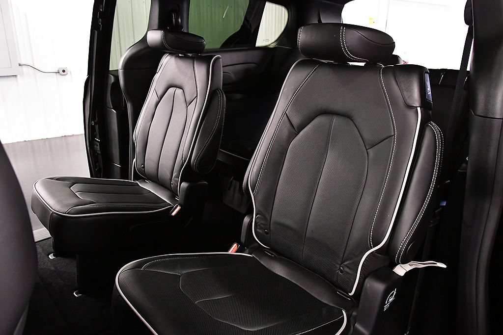 Used 2026 Chrysler Pacifica Limited FWD image 28