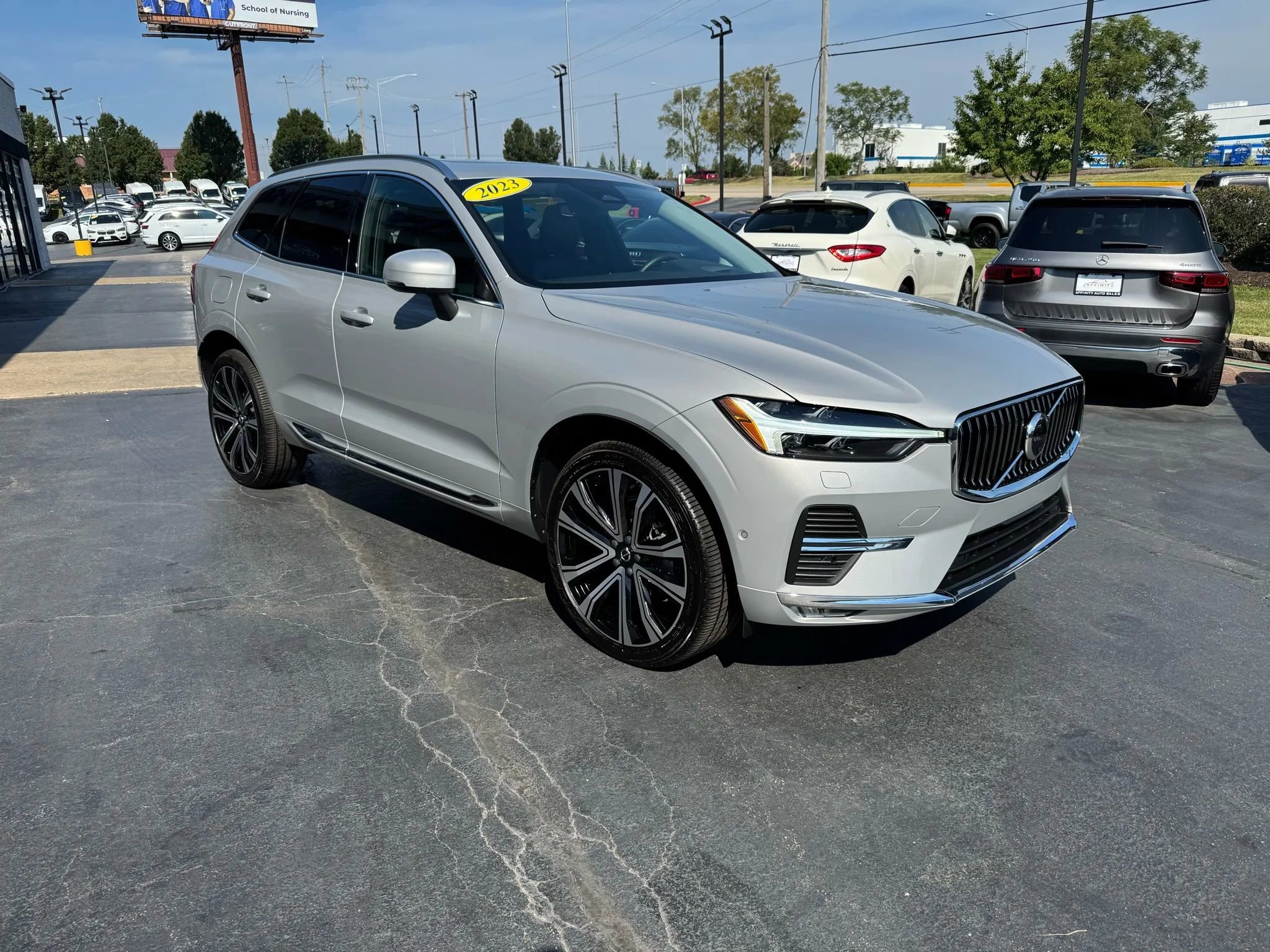 Used 2023 Volvo XC60 B5 Ultimate w/ Climate Package image 2