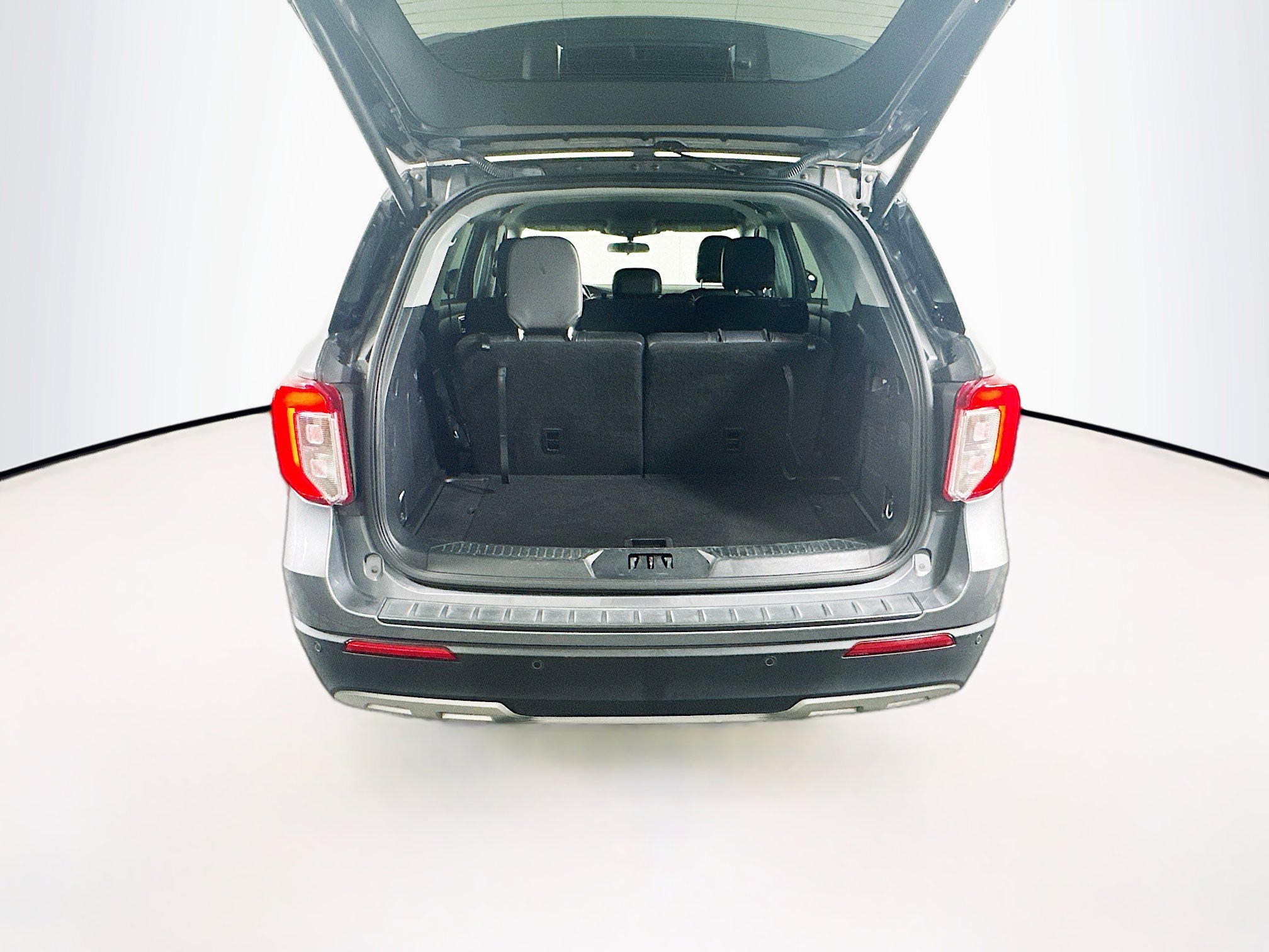 Used 2023 Ford Explorer XLT w/ Equipment Group 202A image 31