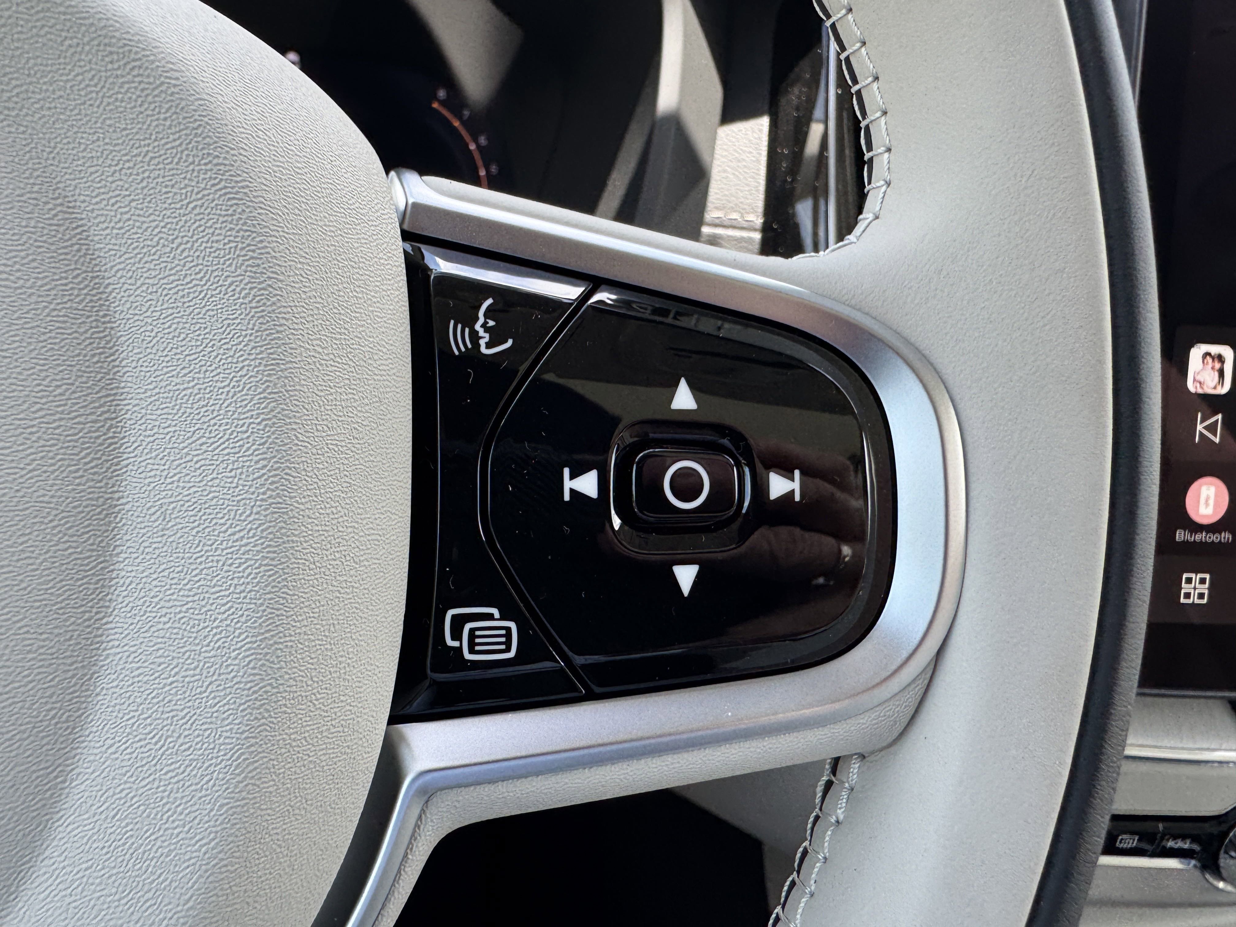 New 2026 Volvo XC60 B5 Ultra w/ Protection Package image 28